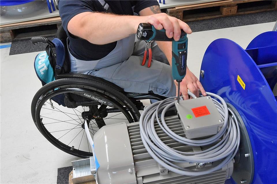 Die Zahl der Arbeitslosen mit einer Schwerbehinderung ist in den vergangenen fünf Jahren in Thüringen nahezu konstant geblieben. (Symbolbild)Hendrik Schmidt/dpa-Zentralbild/dpa