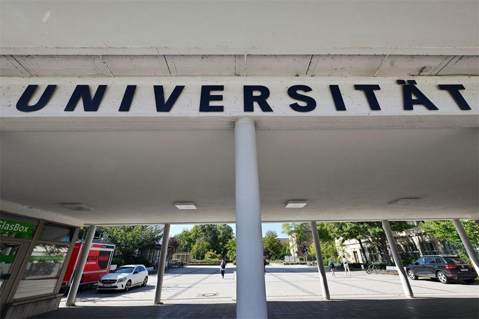 Die Zahl der Beschäftigten an den Thüringer Hochschulen bleibt konstant. (Symbolbild)Martin Schutt/dpa