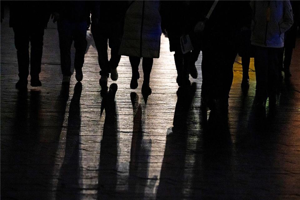 Die Zahl der Einwohnerinnen und Einwohner in Hamburg wuchs im vergangenen Jahr. (Symbolbild)Jonas Walzberg/dpa