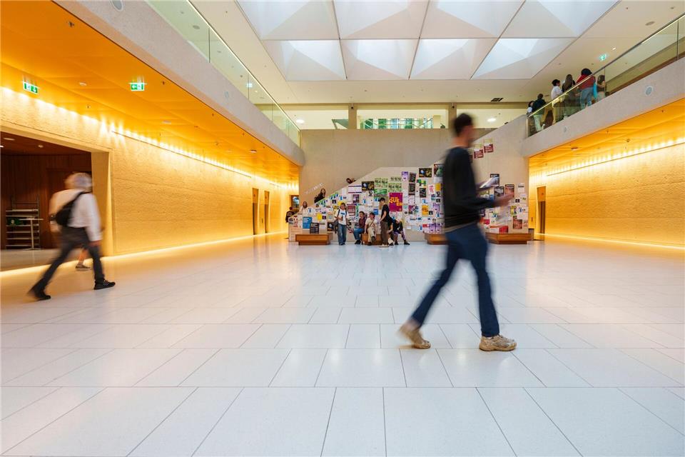 Die Zahl der Erstsemester an Hessens Hochschulen ist gestiegen, nicht aber die Zahl aller Studentinnen und Studenten. (Symbolbild)Andreas Arnold/dpa