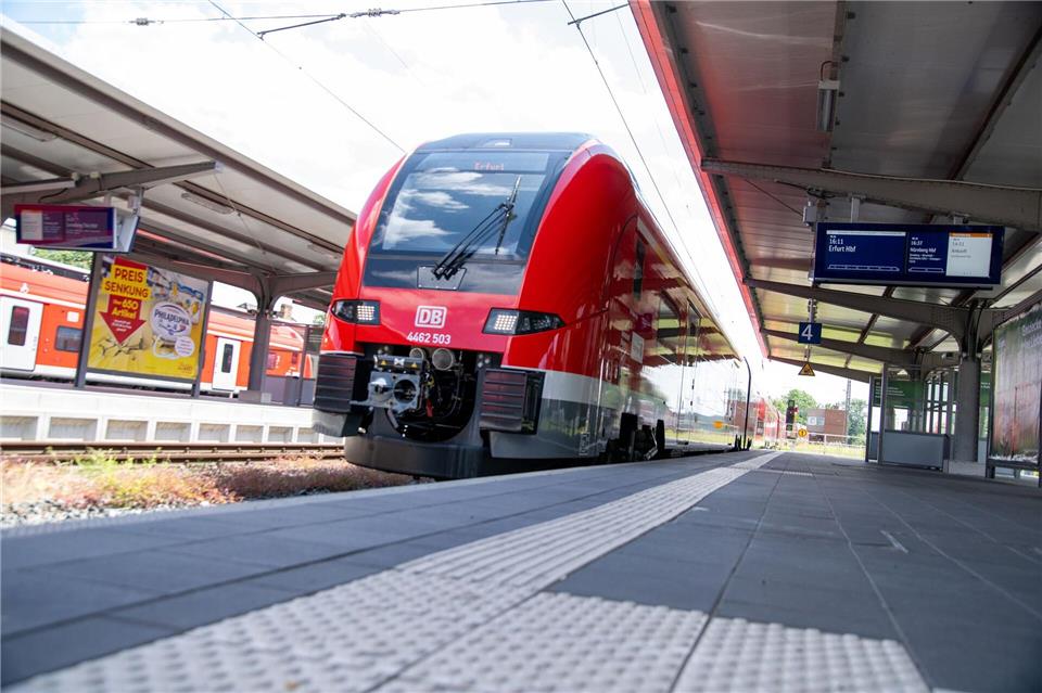 Die Zahl der Fahrgäste im Franken-Thüringen-Express hat sich laut Deutscher Bahn seit 2023 um elf Prozent erhöht. (Archivbild)Pia Bayer/dpa