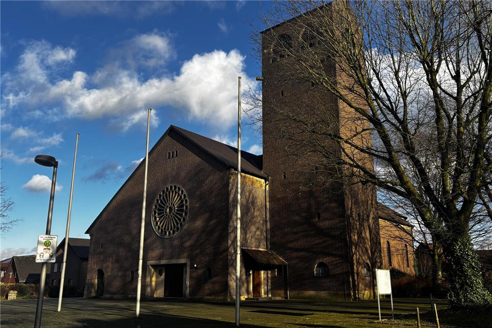 Die Zahl der Kirchenaustritte ist zwar weiter zurückgegangen, aber durch viele Sterbefälle geht die Zahl der Gemeindemitglieder in St. Heinrich ebenfalls stark zurück.