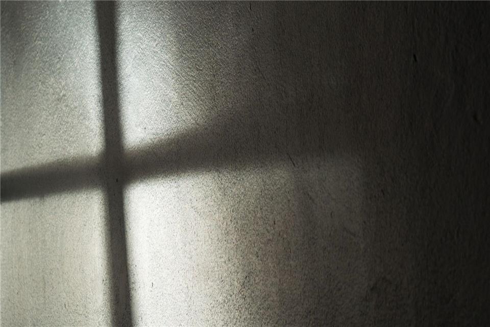 Die Zahl der Suizide in Hamburg ist im Jahr 2024 vor allem bei Männern stark zurückgegangen. (Symbolbild)Annette Riedl/dpa