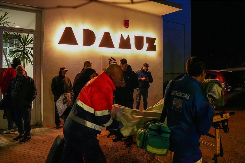 Die Zahl der Toten bei dem Zugunglück in Spanien ist gestiegen.Francisco J. Olmo/EUROPA PRESS/dpa