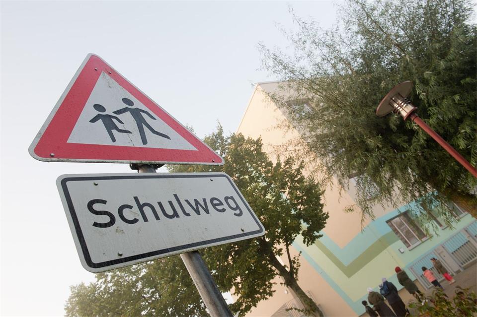 Die Zahl der Unfälle auf dem Schulweg ist in Baden-Württemberg gestiegen. (Symbolbild) Stefan Sauer/dpa-Zentralbild/dpa
