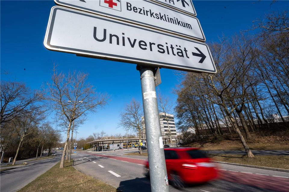 Mehr Studienplätze für angehende Landärzte in Bayern Die Zahl der angehenden Ärzte, die über die Landarztquote in Bayern einen Studienplatz erhielten, hat einen neuen Höchststand erreicht. (Symbolbild)Armin Weigel/dpa