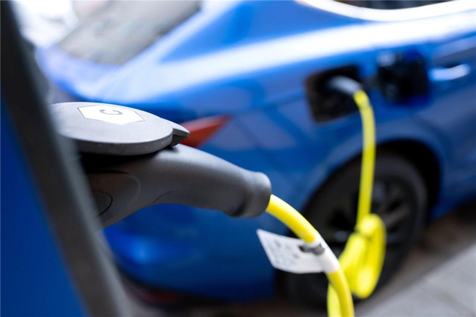 Die Zahl der in Hamburg neu zugelassenen Elektroautos hat sich im März im Vergleich zum Vorjahresmonat mehr als verdoppelt. (Archivbild)Sven Hoppe/dpa