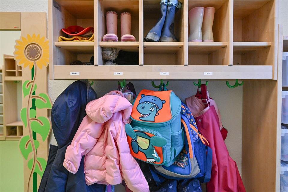 Die Zahl der in den Kitas betreuten Kinder geht zurück. (Symbolbild)Patrick Pleul/dpa