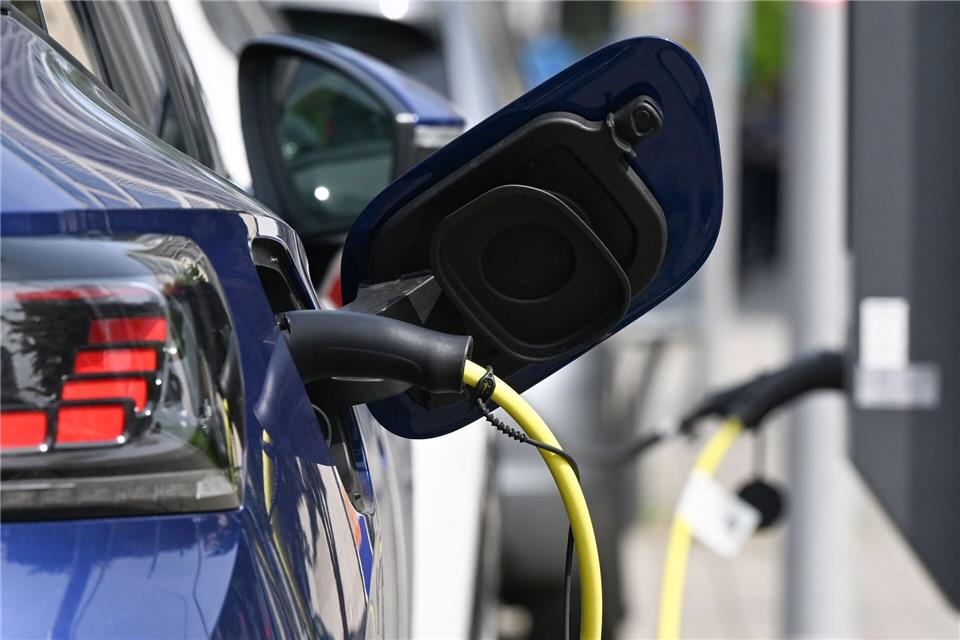 Die Zahl der neuen E-Autos ist in Thüringen stark gestiegen. (Symbolbild)Bernd Weißbrod/dpa