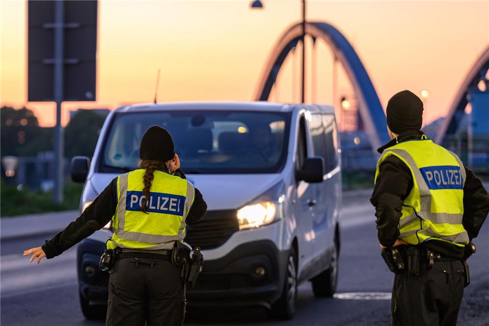 Die Zahl unerlaubter Einreisen nach Deutschland ist nach Angaben der Bundespolizei weiter zurückgegangen (Archivbild).Patrick Pleul/dpa