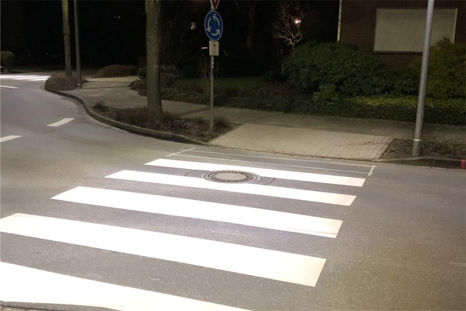 Die Zebrastreifen sind neu markiert worden.