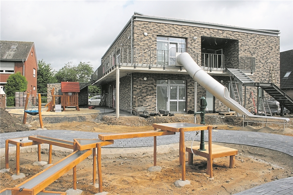„Villa Purzelbaum“ geht pünktlich an den Start Die Zeit läuft: Die neue Kindertagesstätte an der Straße zum Michael nimmt planmäßig am 1. August ihren Betrieb auf. Allerdings ist bis dahin nicht alles komplett fertig – im Obergeschoss wird noch gearbeitet.
