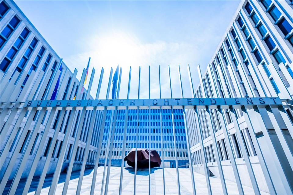Die Zentrale des Bundesnachrichtendienstes in Berlin. Die für das Ausland zuständige Behörde soll mehr Befugnisse erhalten. (Symbolbild)Michael Kappeler/dpa