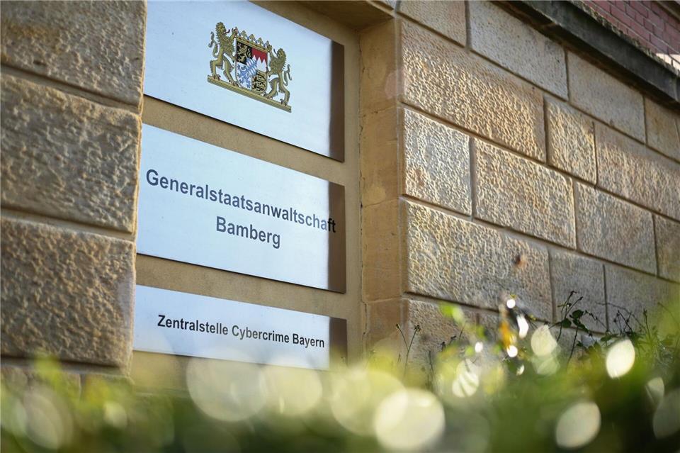 Die Zentralstelle Cybercrime Bayern hat Anklage wegen schweren sexuellen Kindesmissbrauchs erhoben. (Symbolbild)Nicolas Armer/dpa