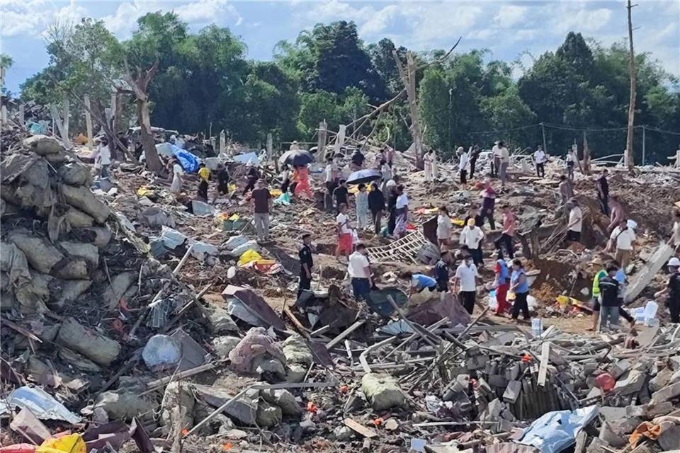 Die Zerstörungen im Dorf sind verheerend.-/Palaung Land/AP/dpa