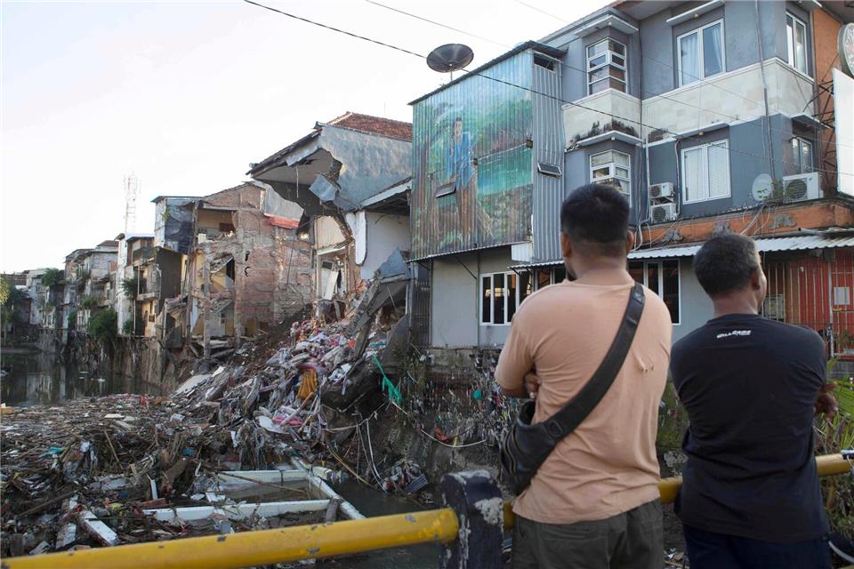 Opferzahl bei Fluten auf Bali steigt - Wetter beruhigt sich Die Zerstörungen sind groß.Firdia Lisnawati/AP/dpa