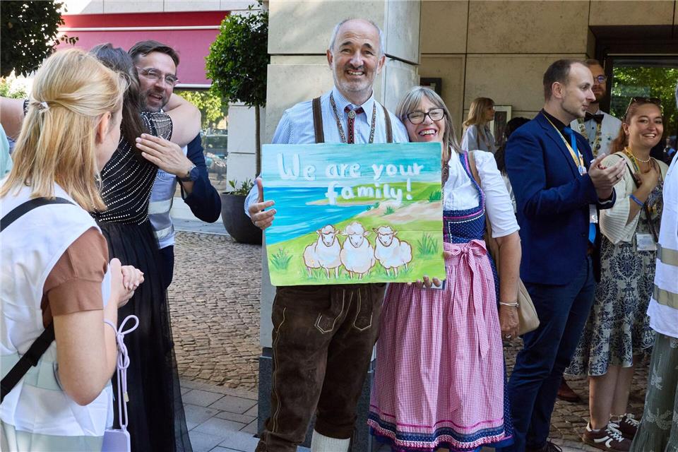 Die Zeugen Jehovas sehen ihren Kongress als großes Familienfest. Georg Wendt/dpa