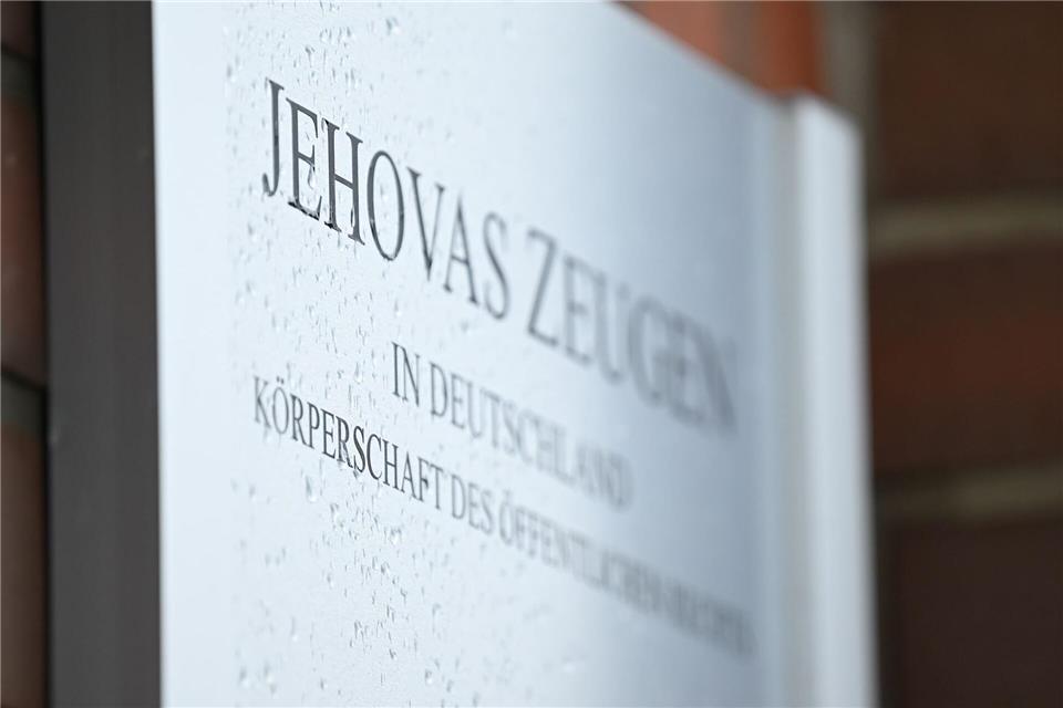 Die Zeugen Jehovas sind in Deutschland als Körperschaft öffentlichen Rechts anerkannt. (Archivbild)Britta Pedersen/dpa