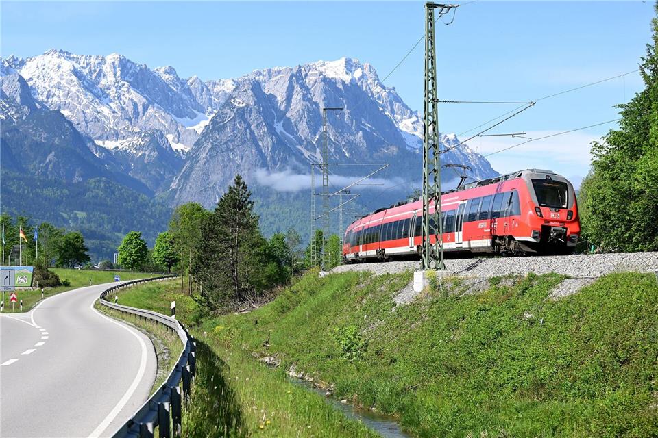 Die Züge der Werdenfelsbahn bleiben im Juni zeitweise im Depot. (Symbolbild)Angelika Warmuth/dpa