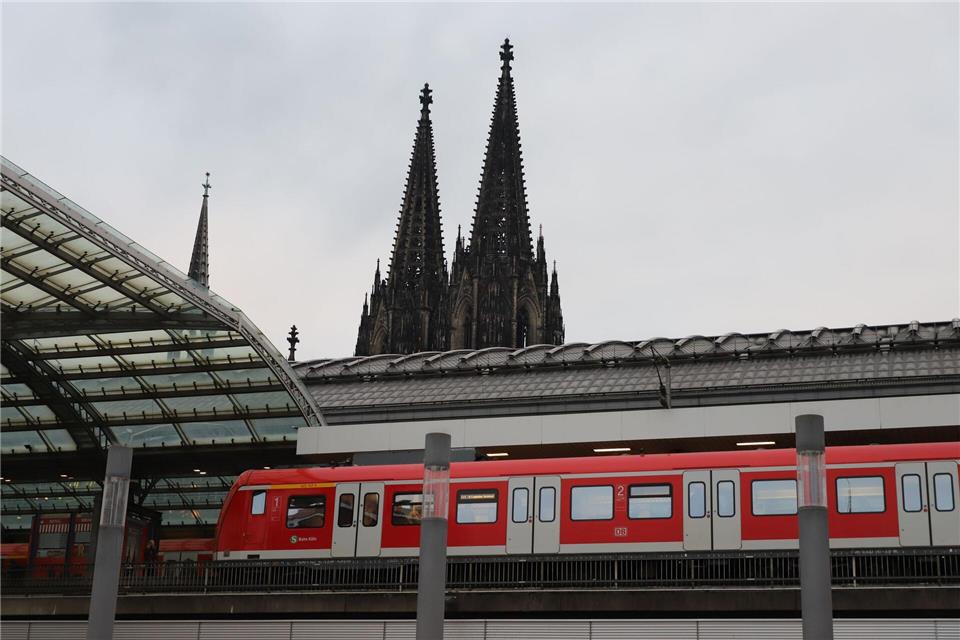Die Züge in Köln fahren wieder.Sascha Thelen/dpa