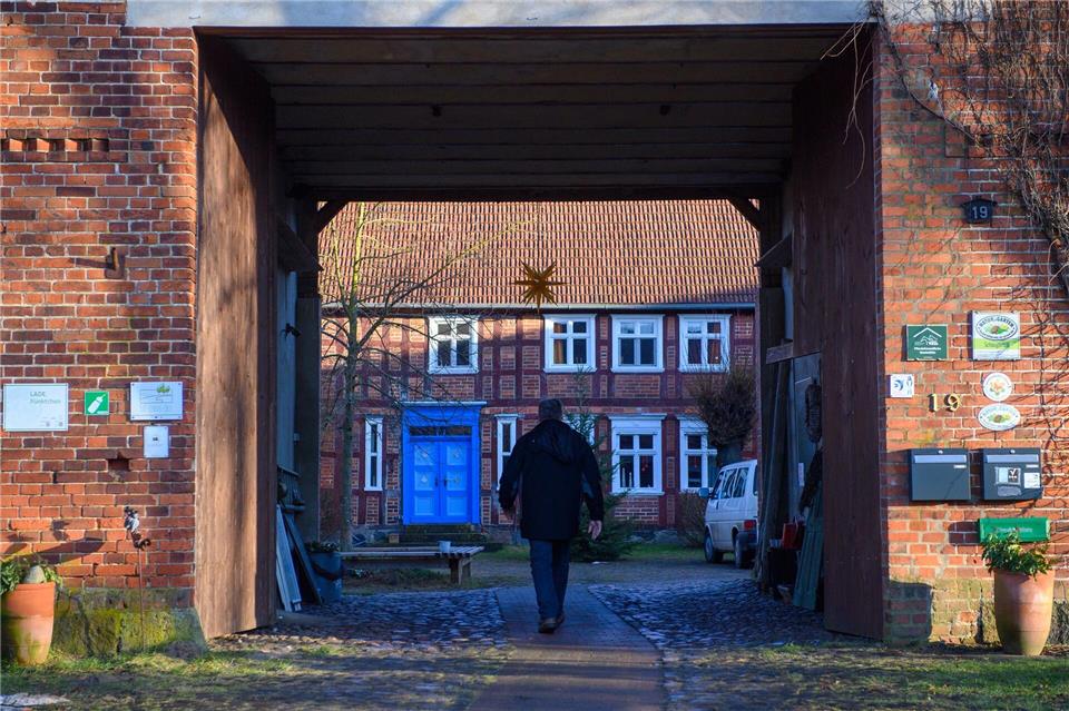Die Zufahrt zum Landhof Neulingen.Klaus-Dietmar Gabbert/dpa