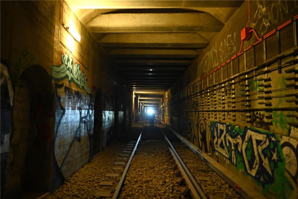 Die Zufahrt zum Waisentunnel soll ebenfalls saniert werden.Elisa Schu/dpa