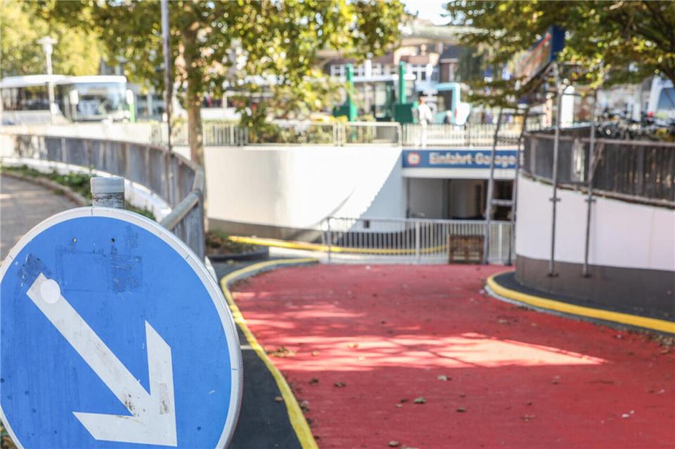 Die Zufahrt zur Tiefgarage unter dem Europaplatz ist schon seit langem nicht mehr für Innenstadtbesucher befahrbar. Das soll sich noch vor Weihnachten ändern.Sven Betz