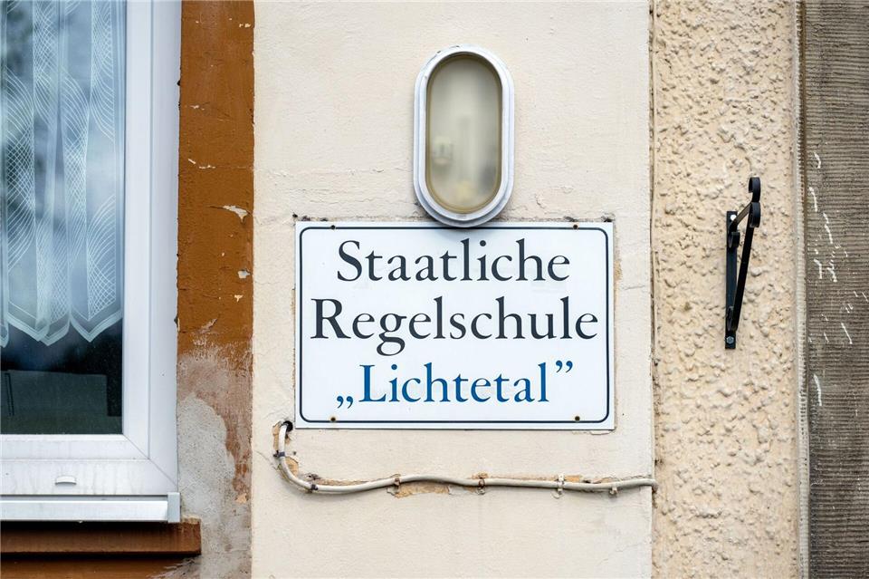 Die Zukunft der Regelschule „Lichtetal“ im kleinen Örtchen Lichte bei Neuhaus am Rennweg ist ungewiss. Pia Bayer/dpa