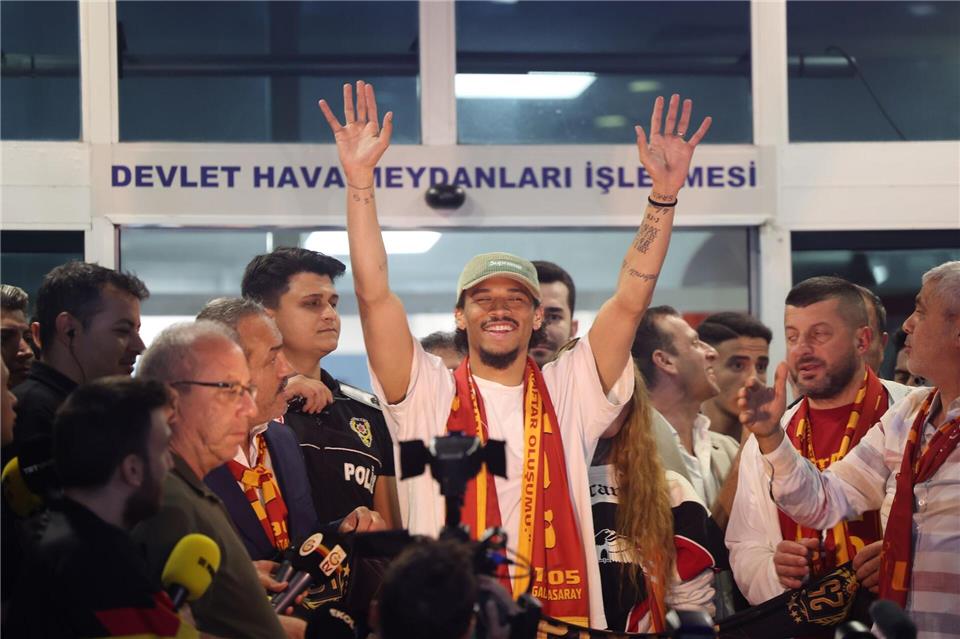 Die Zukunft von Leroy Sané ist geklärt: Er spielt jetzt für Galatasaray Istanbul.Murat Akbas/dpa