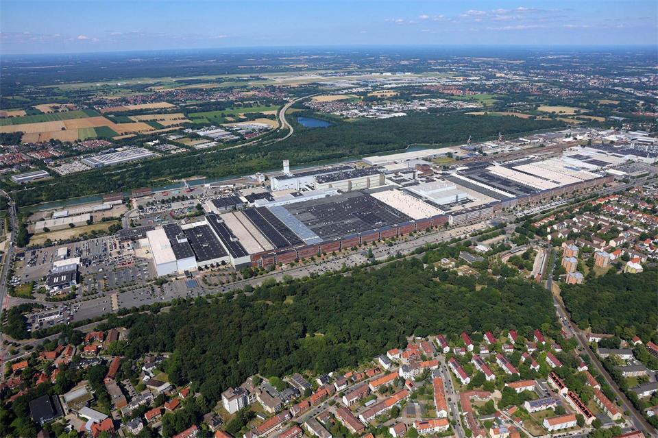 Die Zukunft von vier VW- und Audi-Standorte ist weiter ungewiss: Emden, Zwickau, Neckarsulm und - hier im Bild - Hannover. (Archivbild)Stefan Rampfel/dpa