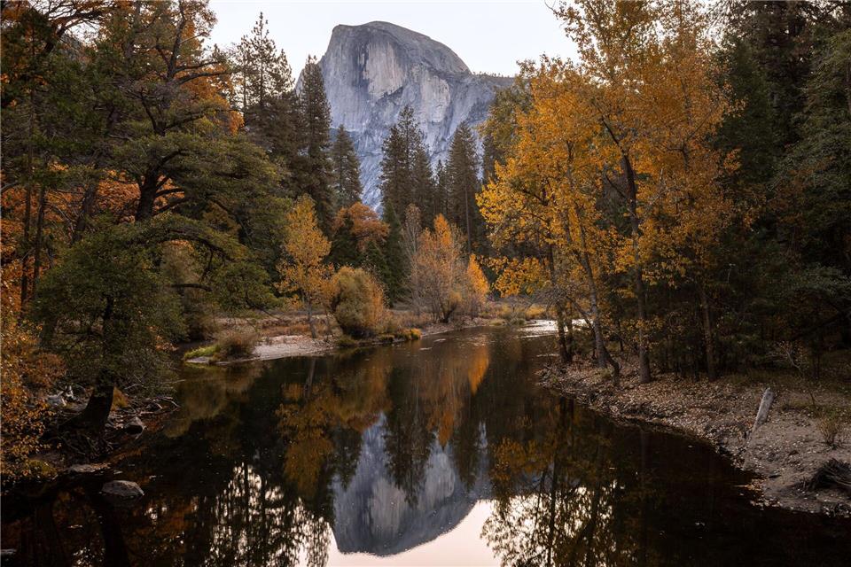Die Zusatzgebühr für Ausländer wird auch für den beliebten Yosemite-Nationalpark gelten.  (Archivbild)Stephen Lam/San Francisco Chronicle via AP/dpa