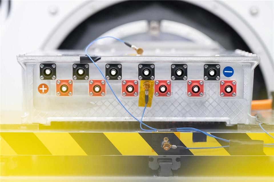 Die Zwischenbilanz der Elektroindustrie für das Exportgeschäft das laufende Jahr fällt positiv aus. (Symbolbild)Sebastian Gollnow/dpa