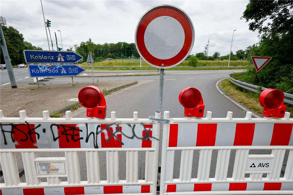 Die akuten Verkehrsengpässe in Nordrhein-Westfalen sorgen für viel Ärger, zeitraubende Umwege und wirtschaftliche Folgeschäden. (Symbolfoto)Thomas Banneyer/dpa