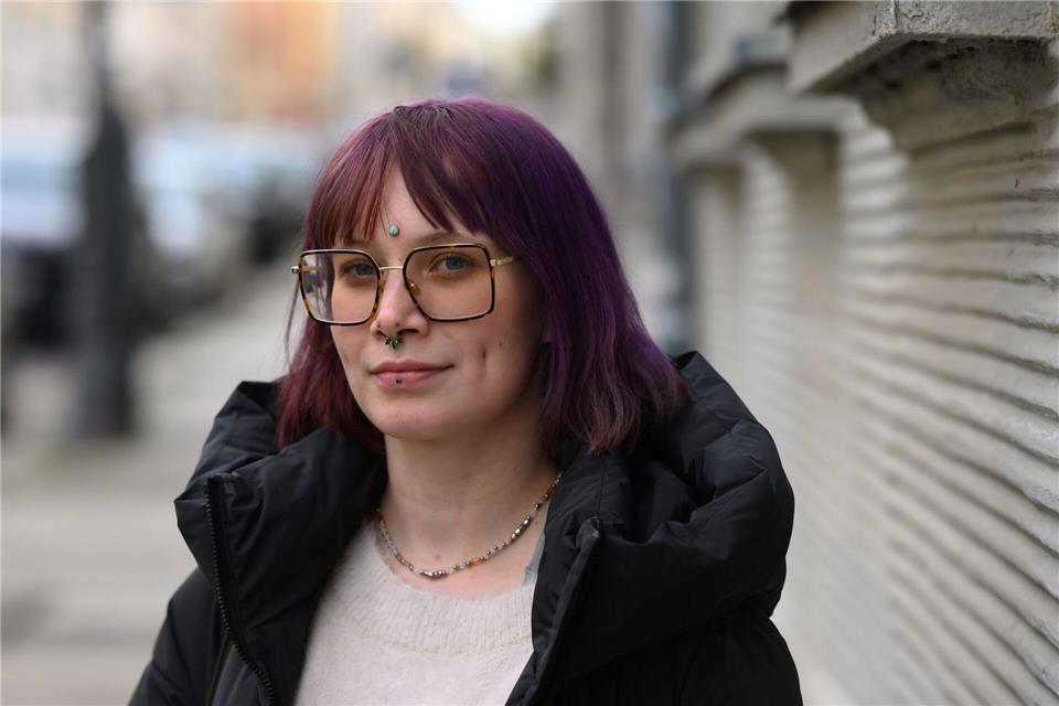Arm trotz Arbeit: Vorurteile schmerzen Bürgergeldempfänger Die alleinerziehende Mutter hätte gern wieder im alten Job gearbeitet. Doch wegen ihres pflegebedürftigen Kindes fand sie trotz vieler Bewerbungen keine neue Stelle.Hendrik Schmidt/dpa