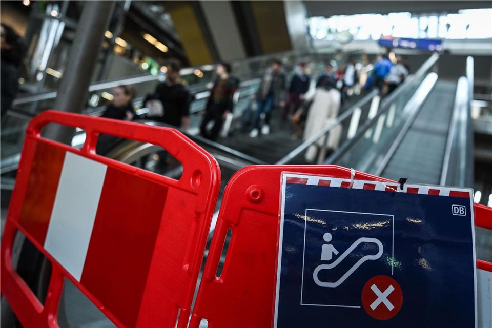 Die allermeisten Rolltreppen im Berliner Hauptbahnhof fahren nach Angaben der Bahn wieder. (Archivbild)Britta Pedersen/dpa