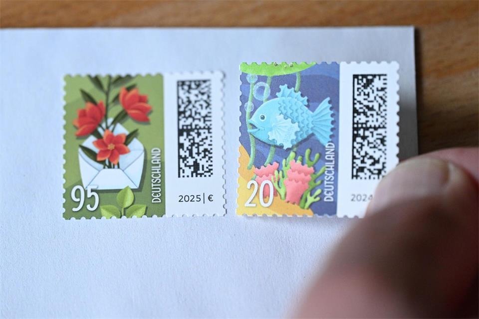 Die alte 95-Cent-Briefmarke bleibt auch nächstes Jahr noch gültig, aber dann sollte man eine 20-Cent-Extrabriefmarke hinzufügen.Bernd Weißbrod/dpa