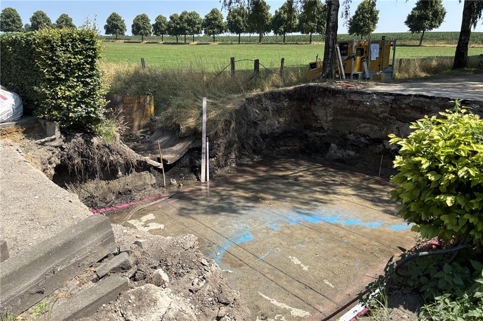 Die alte, nicht mehr sehr tragfähige Brücke war in den vergangenen Tagen abgerissen worden.