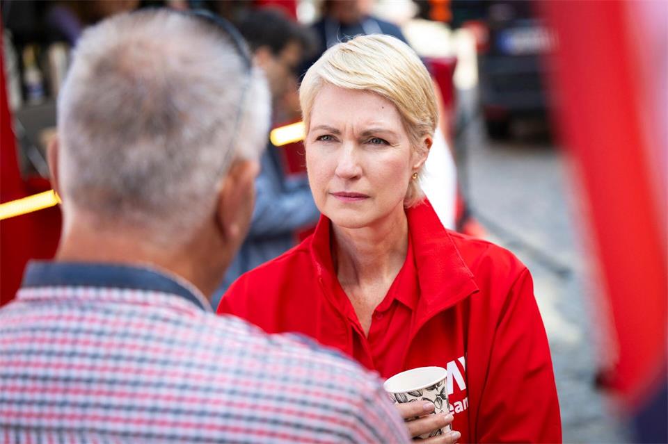 Die amtierende Ministerpräsidentin Manuela Schwesig ist SPD-Spitzenkandidatin. (Archivbild)Philip Dulian/dpa