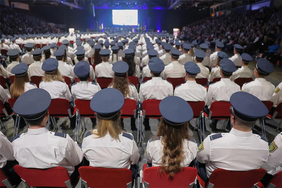 Die angehenden Polizisten studieren oder machen eine Ausbildung. Jan Woitas/dpa