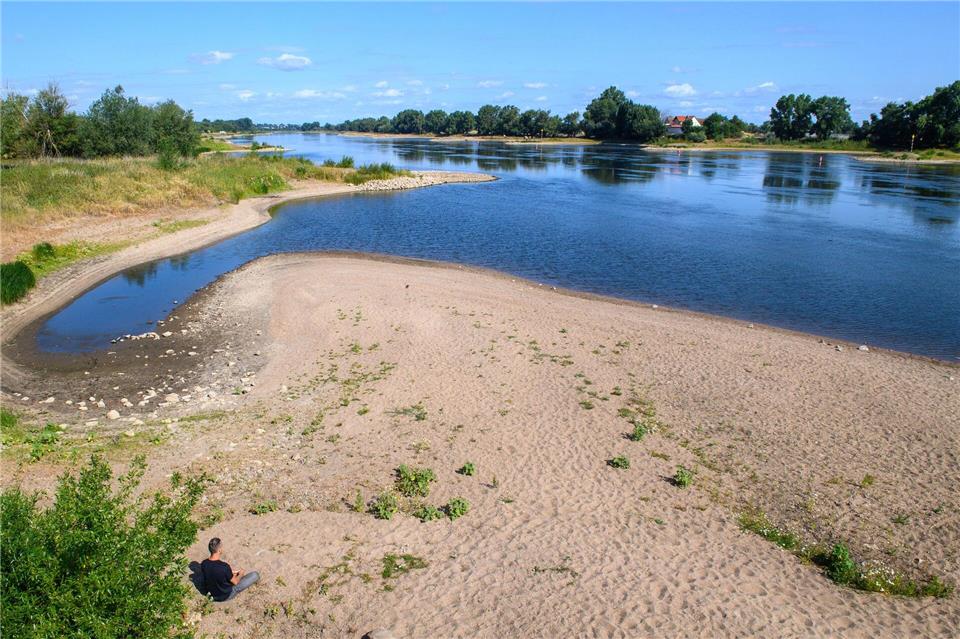 Die anhaltende Trockenheit verschärft die Niedrigwassersituation an den Flüssen in Sachsen-Anhalt. (Archivbild) Klaus-Dietmar Gabbert/dpa