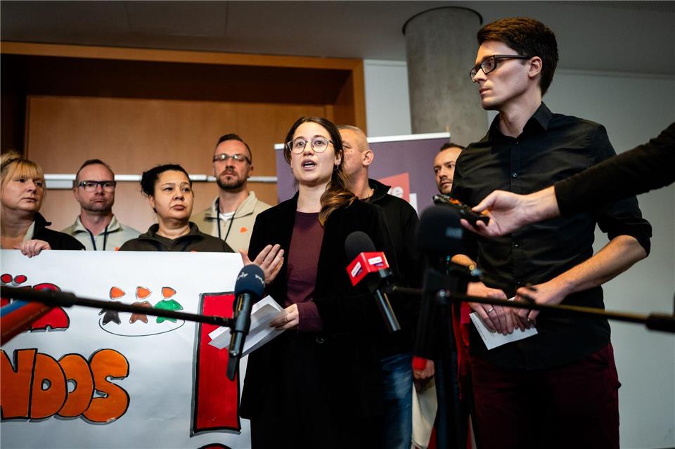 Die arbeitsmarktpolitische Sprecherin der Thüringer Linke-Fraktion Lena Saniye Güngör und der Linke-Fraktionschef Christian Schaft wollen am Mittwoch einen Gesetzentwurf zur Schaffung einer Arbeitskammer vorlegen. (Archivbild)Jacob Schröter/dpa