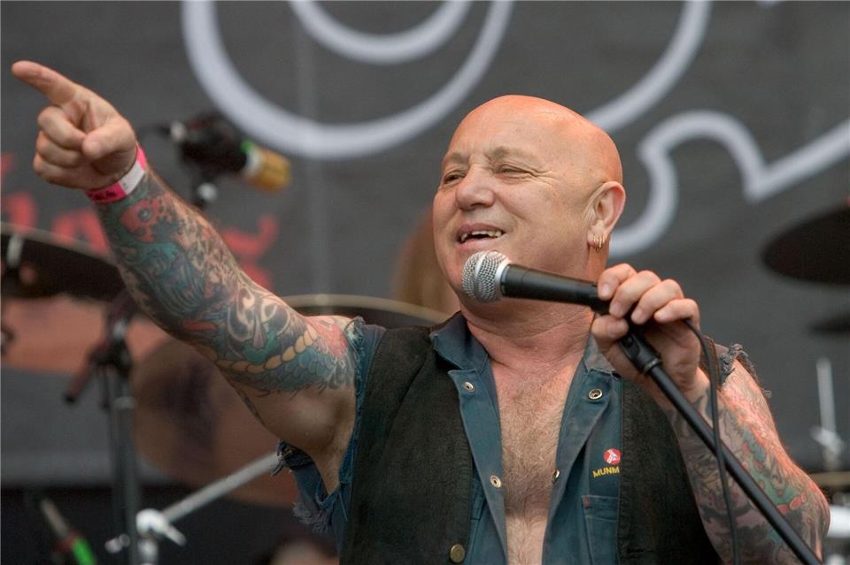 Die australische Rockband Rose Tattoo hat wegen gesundheitlicher Probleme des Sängers Angry Anderson ihre Europa-Tournee abgebrochen. (Archivbild)picture-alliance/ dpa
