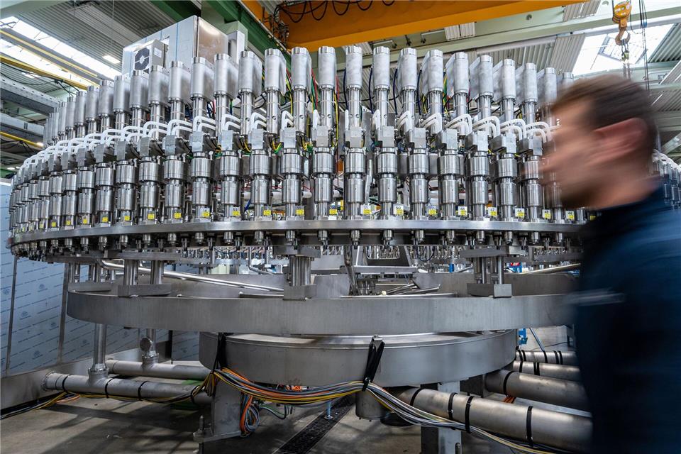 Die bayerische Industrie hat es im internationalen Wettbewerb schwer. (Archivbild)Armin Weigel/dpa