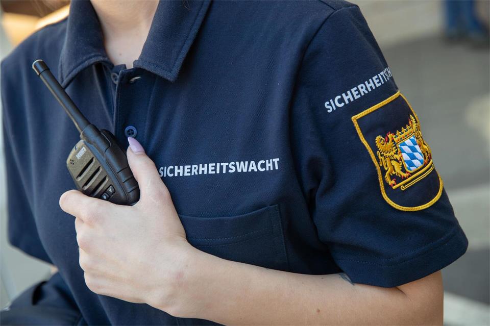 Die bayerische Sicherheitswacht soll weiter wachsen. (Archivbild)Daniel Karmann/dpa