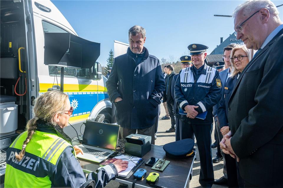 Die bayerische Staatsregierung ist mit der Bilanz der Grenzpolizei zufrieden.Armin Weigel/dpa