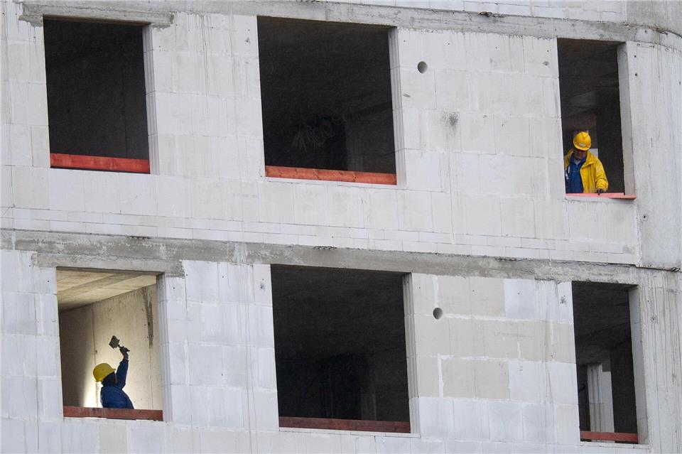 Die bayerischen Grünen wollen mit zusätzlichem Geld und Steuerreformen den Wohnungsbau im Freistaat ankurbeln. (Symbolbild)Sebastian Gollnow/dpa