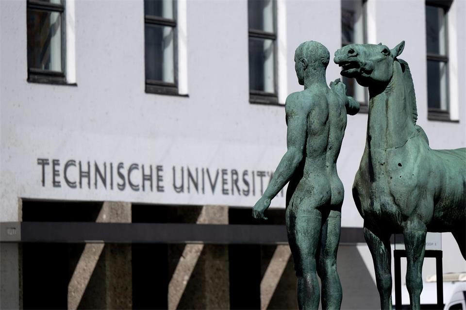 Die bayerischen Hochschulen starten mit mehr Studienanfängern ins anstehende Wintersemester. (Archivbild)Sven Hoppe/dpa