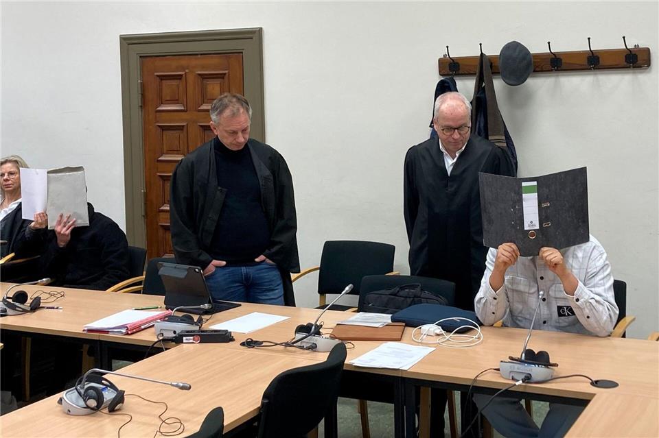 Die beiden Angeklagte zeigen sich vor Gericht geständig.Bernhard Sprengel/-/dpa