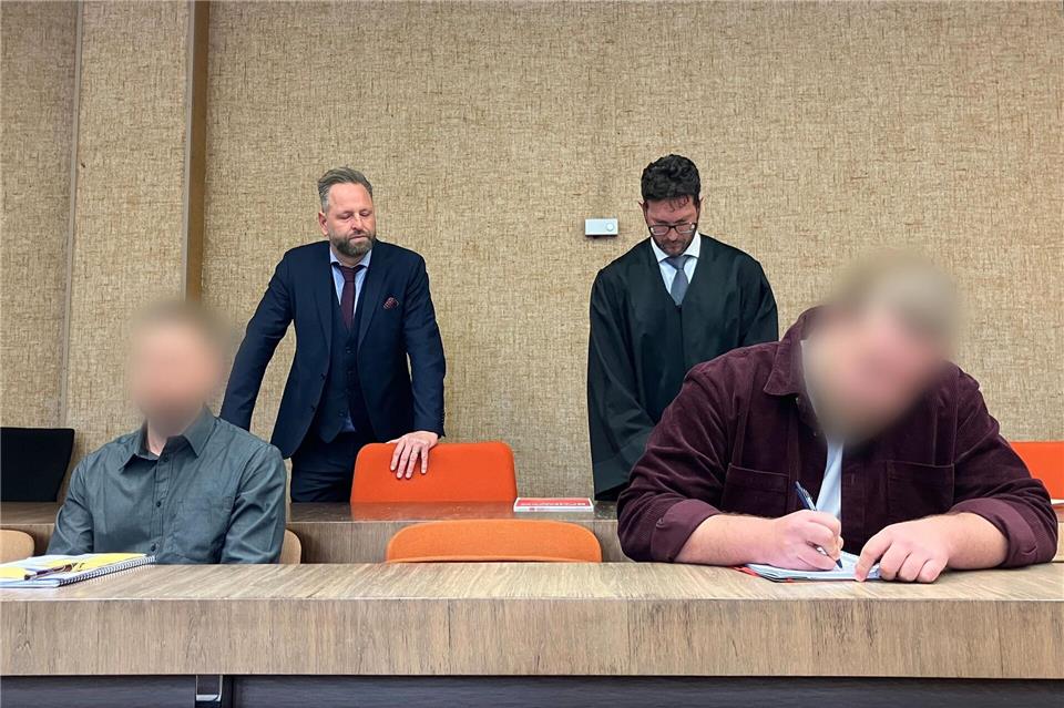 Die beiden Angeklagten schwiegen zunächst. (Archivbild)Britta Schultejans/dpa