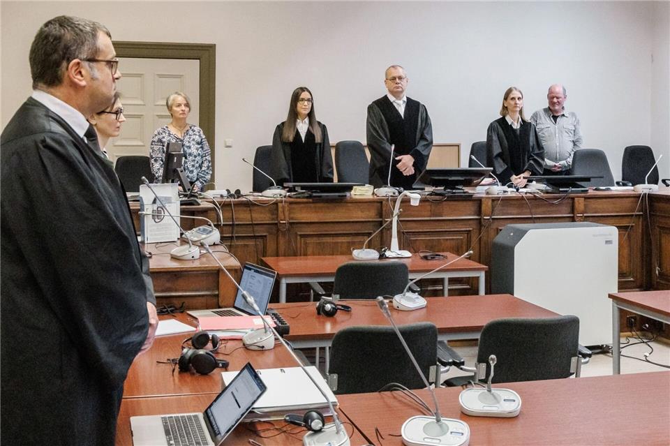 Prozessbeginn nach tödlichem Messerangriff im Stadtpark Die beiden Angeklagten sollen einen 18-Jährigen getötet haben.Markus Scholz/dpa